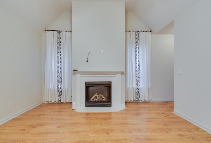 1415 DOWN RIVER DR, Memphis, Tennessee 38103, 4 Bedrooms Bedrooms, 6 Rooms Rooms,2.1 BathroomsBathrooms,Residential,For Sale,DOWN RIVER,10218087
