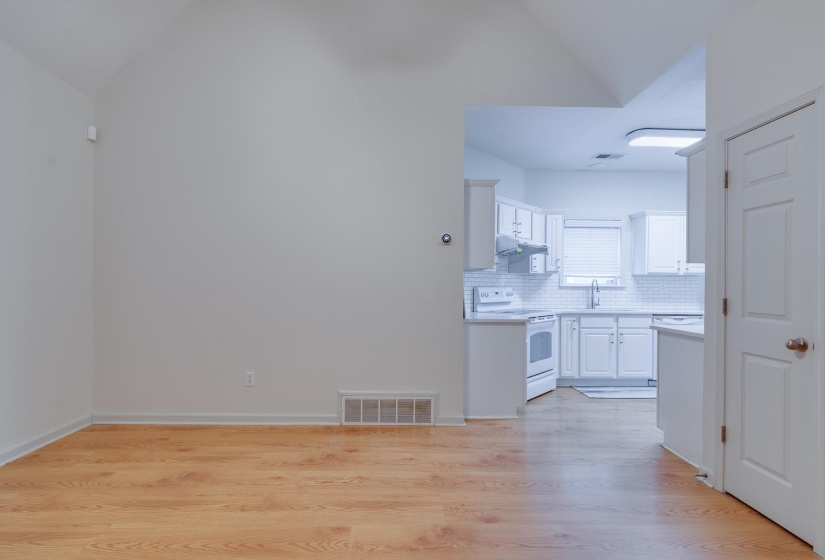1415 DOWN RIVER DR, Memphis, Tennessee 38103, 4 Bedrooms Bedrooms, 6 Rooms Rooms,2.1 BathroomsBathrooms,Residential,For Sale,DOWN RIVER,10218087