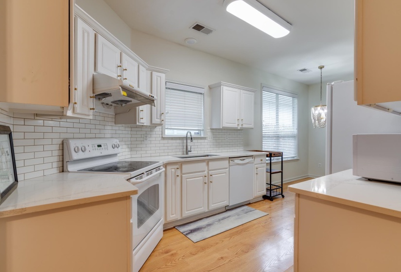 1415 DOWN RIVER DR, Memphis, Tennessee 38103, 4 Bedrooms Bedrooms, 6 Rooms Rooms,2.1 BathroomsBathrooms,Residential,For Sale,DOWN RIVER,10218087