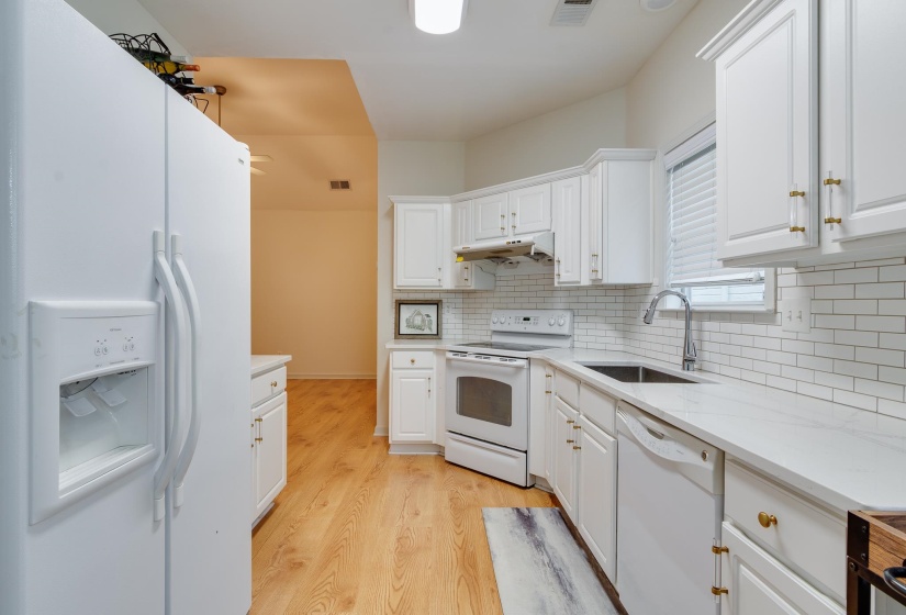 1415 DOWN RIVER DR, Memphis, Tennessee 38103, 4 Bedrooms Bedrooms, 6 Rooms Rooms,2.1 BathroomsBathrooms,Residential,For Sale,DOWN RIVER,10218087