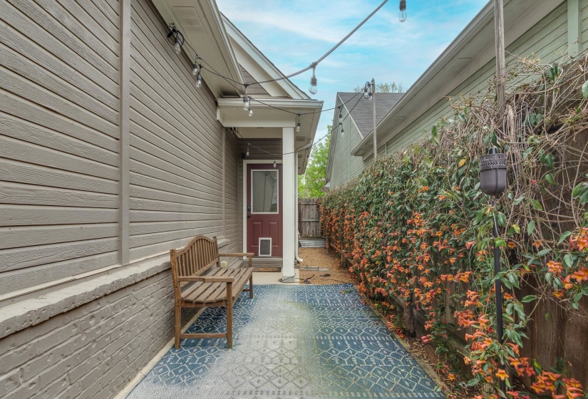 1415 DOWN RIVER DR, Memphis, Tennessee 38103, 4 Bedrooms Bedrooms, 6 Rooms Rooms,2.1 BathroomsBathrooms,Residential,For Sale,DOWN RIVER,10218087