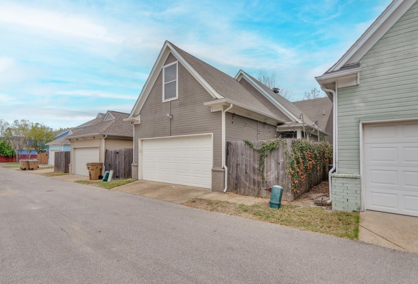 1415 DOWN RIVER DR, Memphis, Tennessee 38103, 4 Bedrooms Bedrooms, 6 Rooms Rooms,2.1 BathroomsBathrooms,Residential,For Sale,DOWN RIVER,10218087