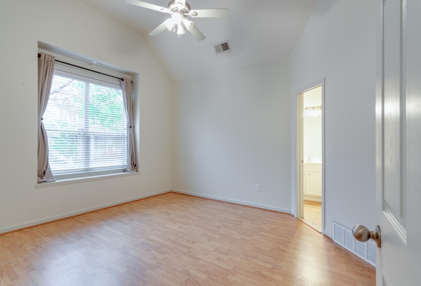 1415 DOWN RIVER DR, Memphis, Tennessee 38103, 4 Bedrooms Bedrooms, 6 Rooms Rooms,2.1 BathroomsBathrooms,Residential,For Sale,DOWN RIVER,10218087