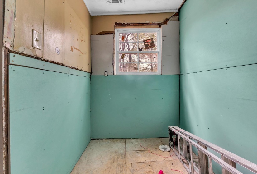 1155 SLEDGE AVE, Memphis, Tennessee 38104, 3 Bedrooms Bedrooms, 5 Rooms Rooms,1.1 BathroomsBathrooms,Residential,For Sale,SLEDGE,10218099