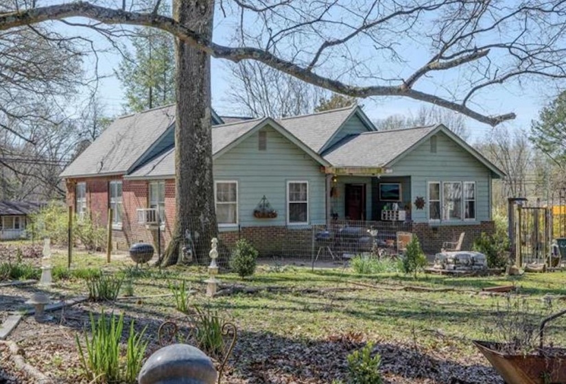 190 70 HWY, Mason, Tennessee 38049, 4 Bedrooms Bedrooms, 8 Rooms Rooms,1.1 BathroomsBathrooms,Residential,For Sale,70,10218123