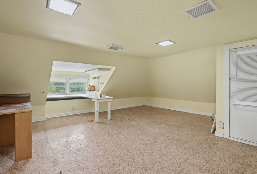 1361 VINTON AVE, Memphis, Tennessee 38104, 4 Bedroom Bedrooms, 10 Room Rooms,3.1 BathroomBathrooms,Residential,For Sale,VINTON,0,10218168