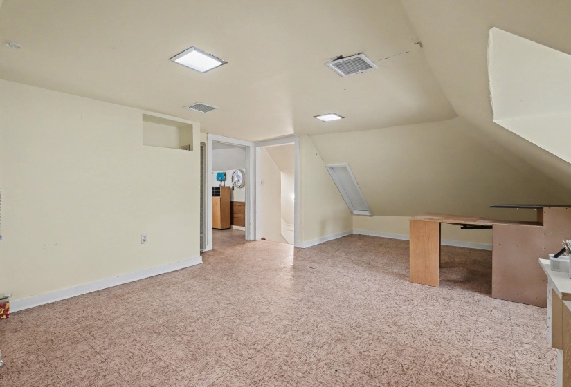 1361 VINTON AVE, Memphis, Tennessee 38104, 4 Bedroom Bedrooms, 10 Room Rooms,3.1 BathroomBathrooms,Residential,For Sale,VINTON,0,10218168