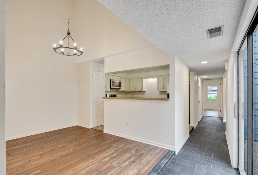 1675 RAVENHILL DR, Germantown, Tennessee 38138, 2 Bedrooms Bedrooms, 5 Rooms Rooms,2 BathroomsBathrooms,Residential,For Sale,RAVENHILL,10218172