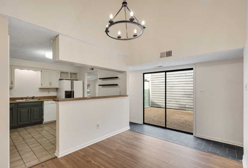 1675 RAVENHILL DR, Germantown, Tennessee 38138, 2 Bedrooms Bedrooms, 5 Rooms Rooms,2 BathroomsBathrooms,Residential,For Sale,RAVENHILL,10218172
