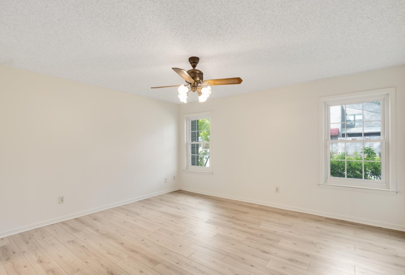 1675 RAVENHILL DR, Germantown, Tennessee 38138, 2 Bedrooms Bedrooms, 5 Rooms Rooms,2 BathroomsBathrooms,Residential,For Sale,RAVENHILL,10218172