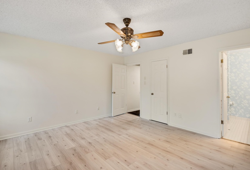 1675 RAVENHILL DR, Germantown, Tennessee 38138, 2 Bedrooms Bedrooms, 5 Rooms Rooms,2 BathroomsBathrooms,Residential,For Sale,RAVENHILL,10218172
