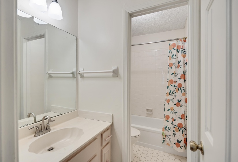 1675 RAVENHILL DR, Germantown, Tennessee 38138, 2 Bedrooms Bedrooms, 5 Rooms Rooms,2 BathroomsBathrooms,Residential,For Sale,RAVENHILL,10218172