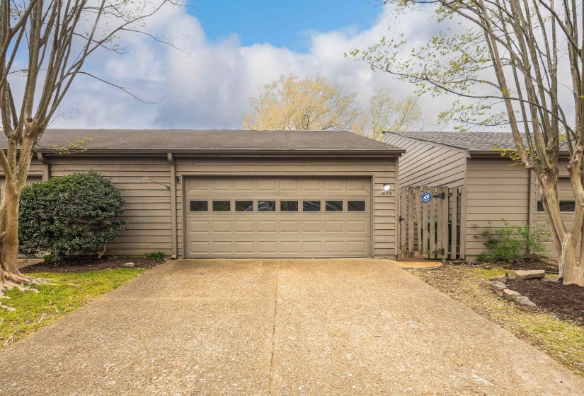 1675 RAVENHILL DR, Germantown, Tennessee 38138, 2 Bedrooms Bedrooms, 5 Rooms Rooms,2 BathroomsBathrooms,Residential,For Sale,RAVENHILL,10218172