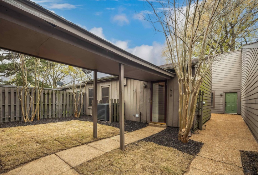 1675 RAVENHILL DR, Germantown, Tennessee 38138, 2 Bedrooms Bedrooms, 5 Rooms Rooms,2 BathroomsBathrooms,Residential,For Sale,RAVENHILL,10218172