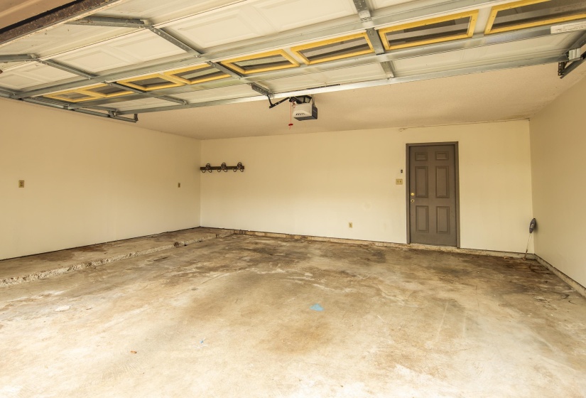 1675 RAVENHILL DR, Germantown, Tennessee 38138, 2 Bedrooms Bedrooms, 5 Rooms Rooms,2 BathroomsBathrooms,Residential,For Sale,RAVENHILL,10218172