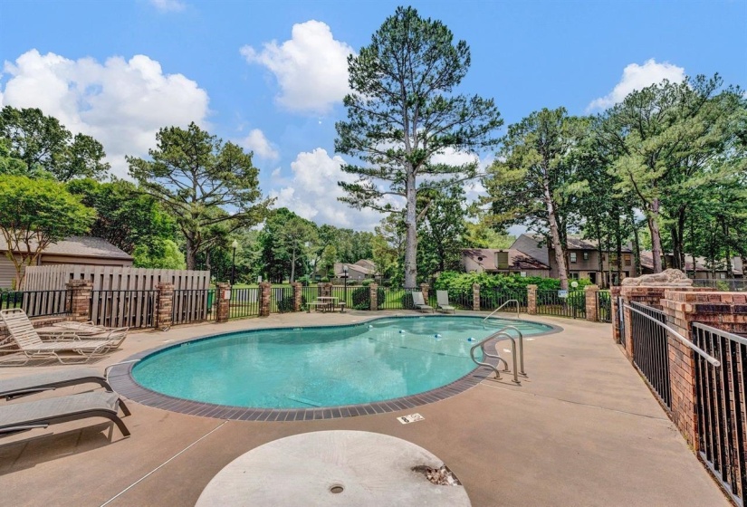 1675 RAVENHILL DR, Germantown, Tennessee 38138, 2 Bedrooms Bedrooms, 5 Rooms Rooms,2 BathroomsBathrooms,Residential,For Sale,RAVENHILL,10218172
