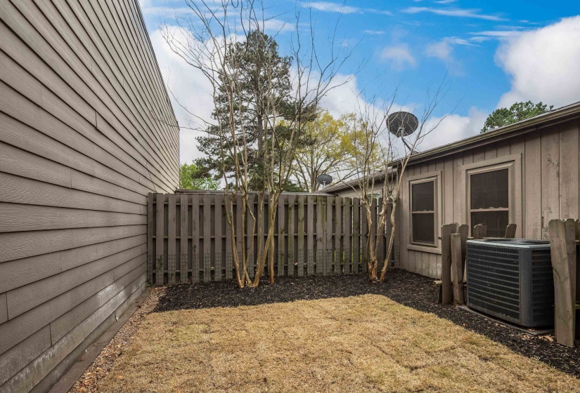1675 RAVENHILL DR, Germantown, Tennessee 38138, 2 Bedrooms Bedrooms, 5 Rooms Rooms,2 BathroomsBathrooms,Residential,For Sale,RAVENHILL,10218172