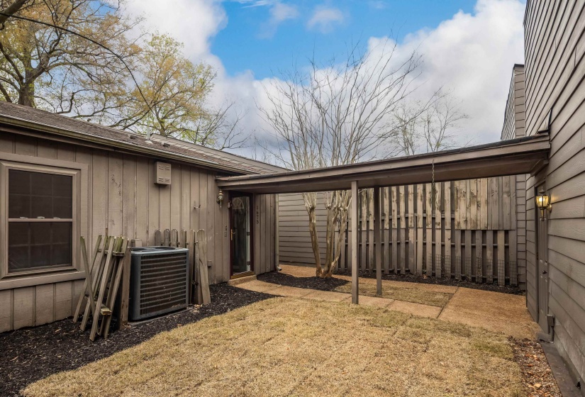 1675 RAVENHILL DR, Germantown, Tennessee 38138, 2 Bedrooms Bedrooms, 5 Rooms Rooms,2 BathroomsBathrooms,Residential,For Sale,RAVENHILL,10218172