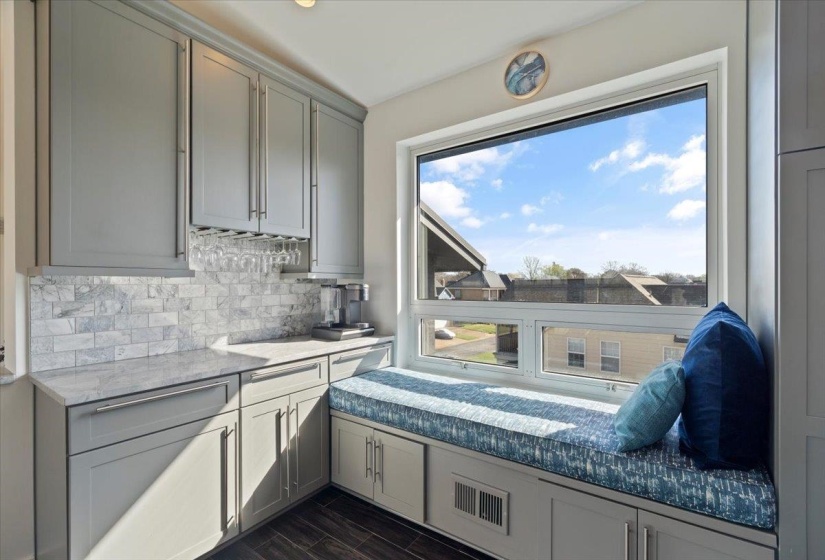 65 RIVERWALK PL, Memphis, Tennessee 38103, 5 Bedroom Bedrooms, 8 Room Rooms,3.1 BathroomBathrooms,Residential,For Sale,RIVERWALK,0,10217928