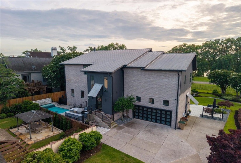 65 RIVERWALK PL, Memphis, Tennessee 38103, 5 Bedroom Bedrooms, 8 Room Rooms,3.1 BathroomBathrooms,Residential,For Sale,RIVERWALK,0,10217928