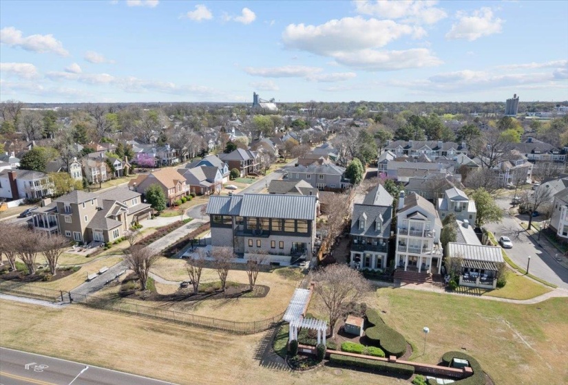65 RIVERWALK PL, Memphis, Tennessee 38103, 5 Bedroom Bedrooms, 8 Room Rooms,3.1 BathroomBathrooms,Residential,For Sale,RIVERWALK,0,10217928