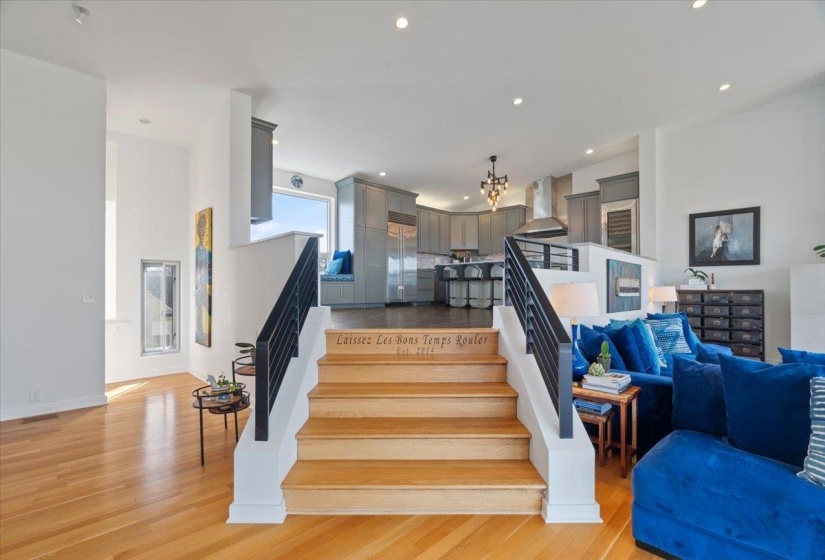 65 RIVERWALK PL, Memphis, Tennessee 38103, 5 Bedroom Bedrooms, 8 Room Rooms,3.1 BathroomBathrooms,Residential,For Sale,RIVERWALK,0,10217928