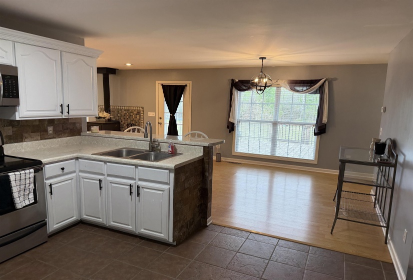 480 BULL HOLLOW LOOP, Savannah, Tennessee 38327, 4 Bedrooms Bedrooms, 11 Rooms Rooms,3 BathroomsBathrooms,Residential,For Sale,BULL HOLLOW,10218228