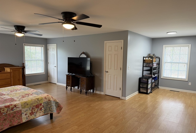 480 BULL HOLLOW LOOP, Savannah, Tennessee 38327, 4 Bedrooms Bedrooms, 11 Rooms Rooms,3 BathroomsBathrooms,Residential,For Sale,BULL HOLLOW,10218228