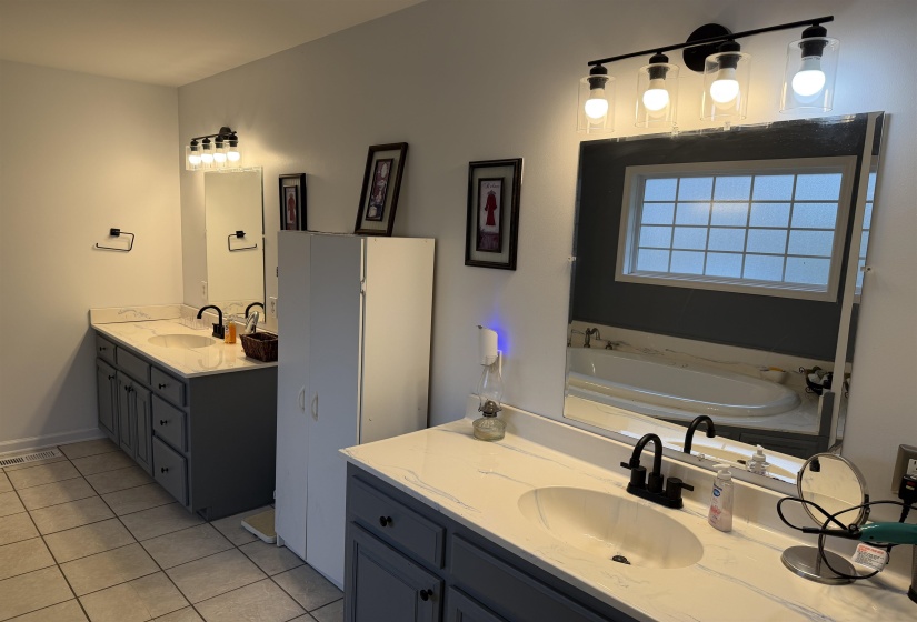 480 BULL HOLLOW LOOP, Savannah, Tennessee 38327, 4 Bedrooms Bedrooms, 11 Rooms Rooms,3 BathroomsBathrooms,Residential,For Sale,BULL HOLLOW,10218228