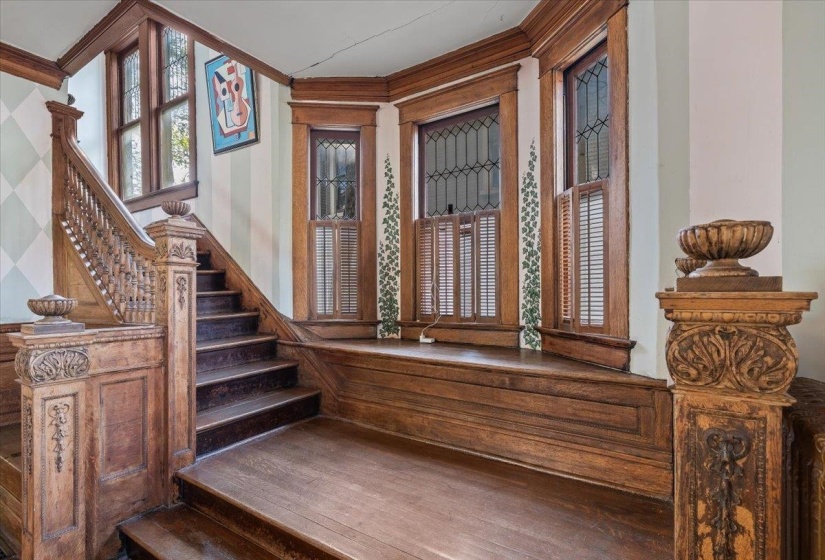 Stairway featuring crown molding