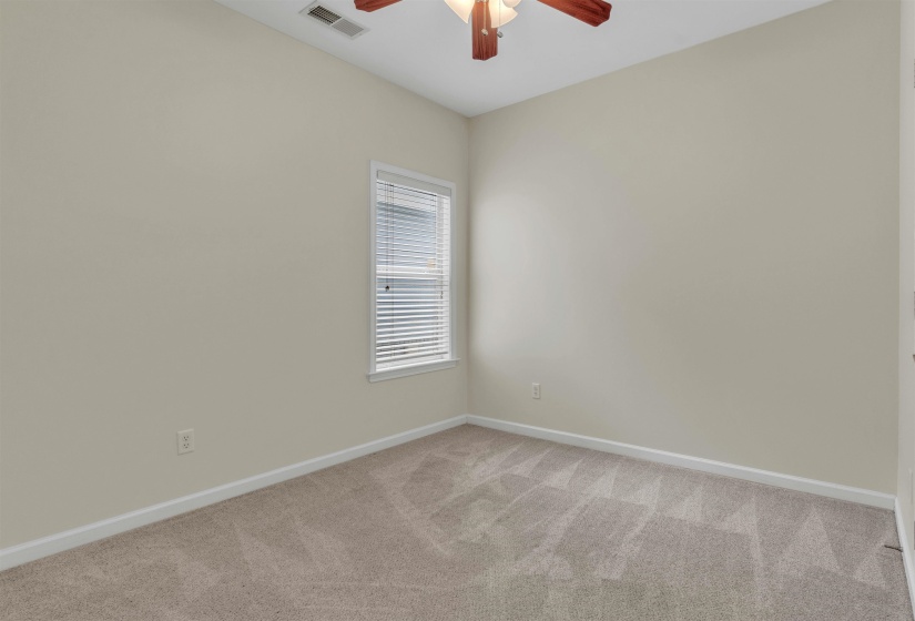 Unfurnished room featuring light carpet and ceiling fan