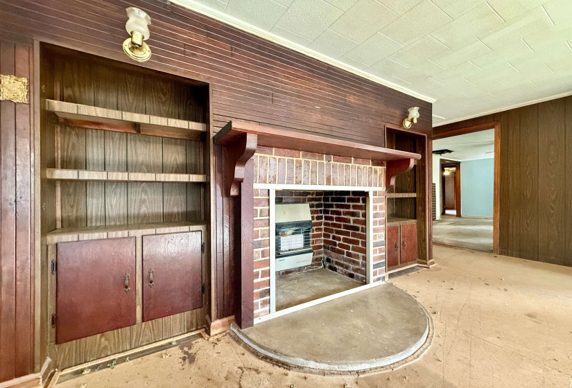 Stable with heating unit