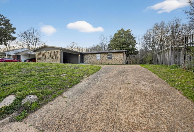 4859 ORTIE DR, Memphis, Tennessee 38109, 4 Bedrooms Bedrooms, 8 Rooms Rooms,2.1 BathroomsBathrooms,Residential,For Sale,ORTIE,10218239