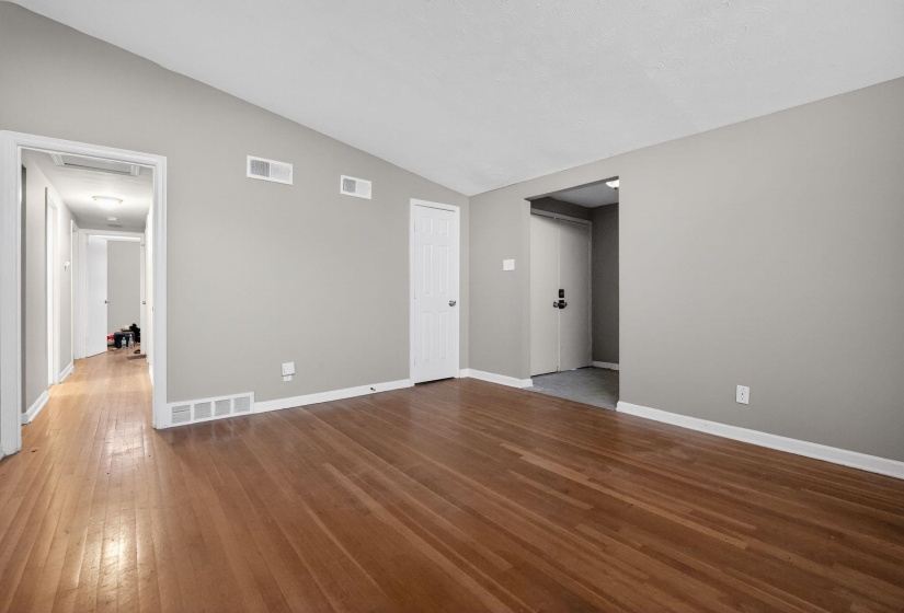 4859 ORTIE DR, Memphis, Tennessee 38109, 4 Bedrooms Bedrooms, 8 Rooms Rooms,2.1 BathroomsBathrooms,Residential,For Sale,ORTIE,10218239