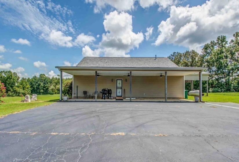 1215 BEAVER CREEK RD, Braden, Tennessee 38049, 3 Bedrooms Bedrooms, 10 Rooms Rooms,3.1 BathroomsBathrooms,Residential,For Sale,BEAVER CREEK,10218247