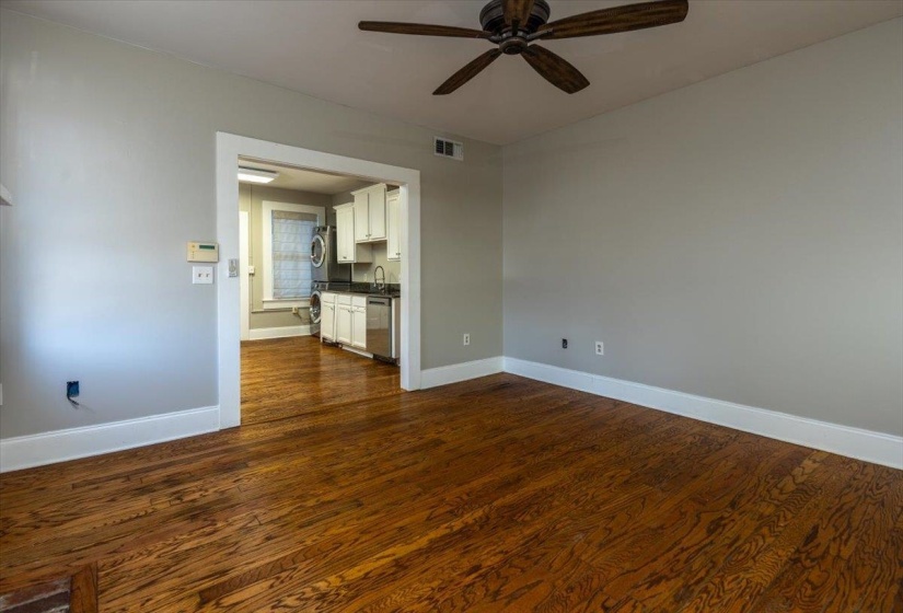 384 MULBERRY ST, Memphis, Tennessee 38103, 2 Bedrooms Bedrooms, 4 Rooms Rooms,1 BathroomBathrooms,Rental Properties,For Sale,MULBERRY,10218299