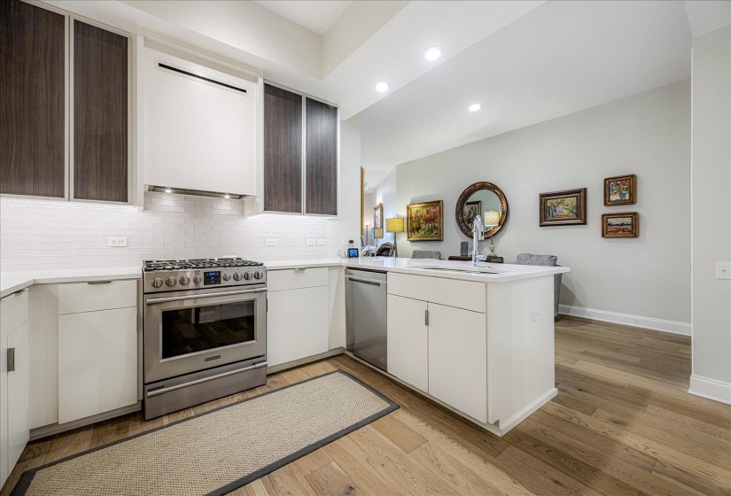 717 RIVERSIDE DR, Memphis, Tennessee 38103, 1 Bedroom Bedrooms, 5 Room Rooms,2 BathroomBathrooms,Residential,For Sale,RIVERSIDE,0,10218280