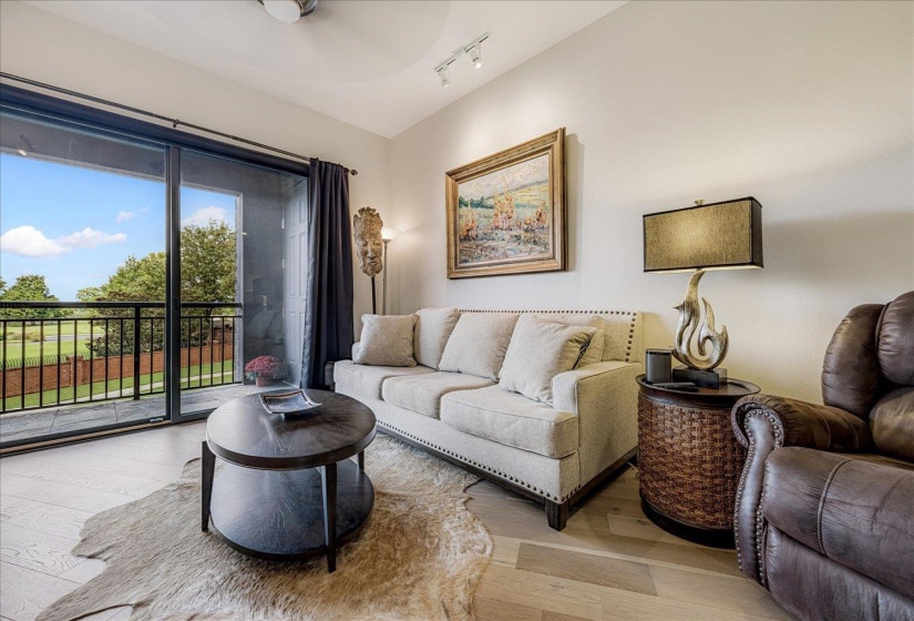 717 RIVERSIDE DR, Memphis, Tennessee 38103, 1 Bedroom Bedrooms, 5 Room Rooms,2 BathroomBathrooms,Residential,For Sale,RIVERSIDE,0,10218280