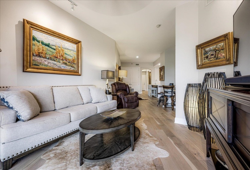 717 RIVERSIDE DR, Memphis, Tennessee 38103, 1 Bedroom Bedrooms, 5 Room Rooms,2 BathroomBathrooms,Residential,For Sale,RIVERSIDE,0,10218280