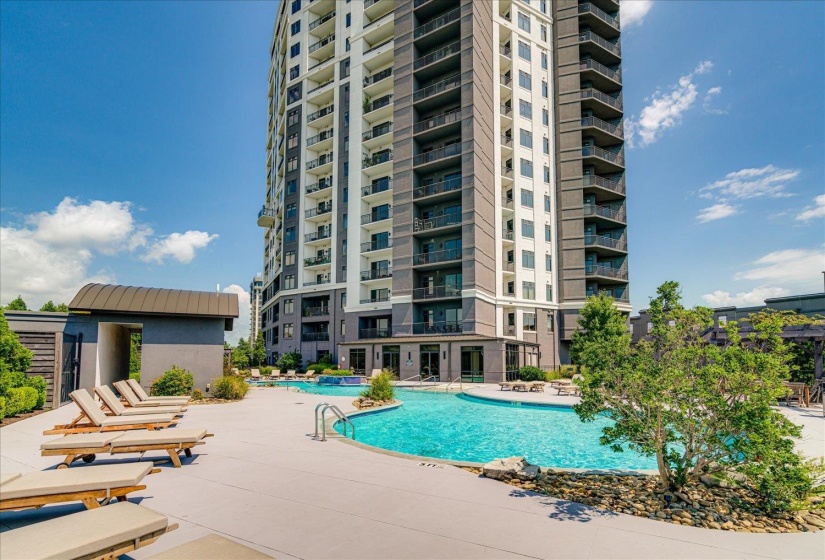 717 RIVERSIDE DR, Memphis, Tennessee 38103, 1 Bedroom Bedrooms, 5 Room Rooms,2 BathroomBathrooms,Residential,For Sale,RIVERSIDE,0,10218280