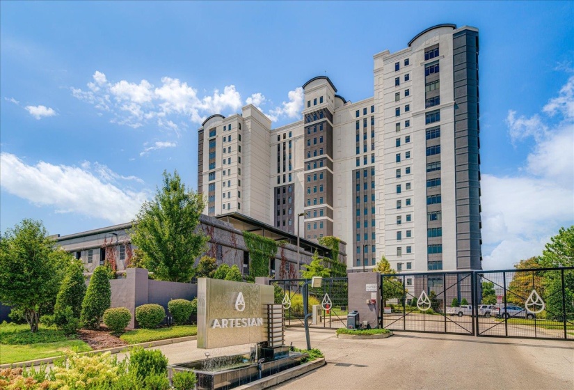 717 RIVERSIDE DR, Memphis, Tennessee 38103, 1 Bedroom Bedrooms, 5 Room Rooms,2 BathroomBathrooms,Residential,For Sale,RIVERSIDE,0,10218280