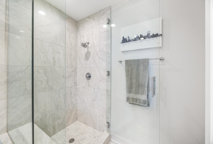 717 RIVERSIDE DR, Memphis, Tennessee 38103, 2 Bedroom Bedrooms, 6 Room Rooms,2 BathroomBathrooms,Residential,For Sale,RIVERSIDE,0,10218318