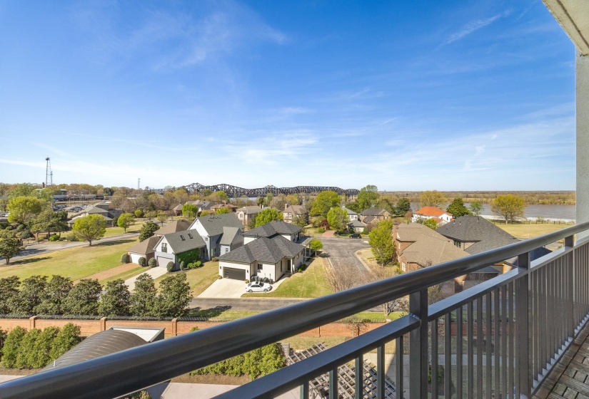 717 RIVERSIDE DR, Memphis, Tennessee 38103, 2 Bedroom Bedrooms, 6 Room Rooms,2 BathroomBathrooms,Residential,For Sale,RIVERSIDE,0,10218318