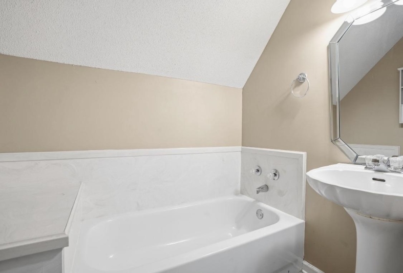 112 FAIRWAY DR, Covington, Tennessee 38019, 4 Bedroom Bedrooms, 3 Room Rooms,3.1 BathroomBathrooms,Residential,For Sale,FAIRWAY,0,10218321
