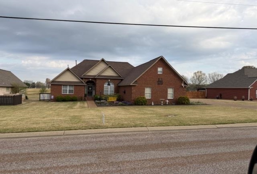 112 FAIRWAY DR, Covington, Tennessee 38019, 4 Bedroom Bedrooms, 3 Room Rooms,3.1 BathroomBathrooms,Residential,For Sale,FAIRWAY,0,10218321
