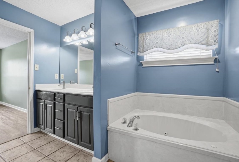112 FAIRWAY DR, Covington, Tennessee 38019, 4 Bedroom Bedrooms, 3 Room Rooms,3.1 BathroomBathrooms,Residential,For Sale,FAIRWAY,0,10218321