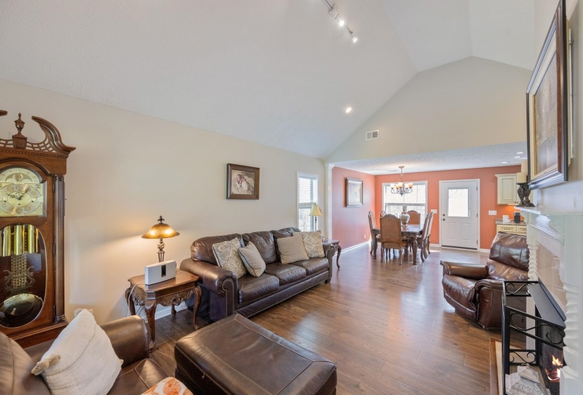 140 EAGLE CREST LN, Parsons, Tennessee 38363, 3 Bedroom Bedrooms, 11 Room Rooms,2 BathroomBathrooms,Residential,For Sale,EAGLE CREST,0,10218328