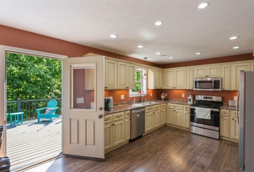 140 EAGLE CREST LN, Parsons, Tennessee 38363, 3 Bedroom Bedrooms, 11 Room Rooms,2 BathroomBathrooms,Residential,For Sale,EAGLE CREST,0,10218328