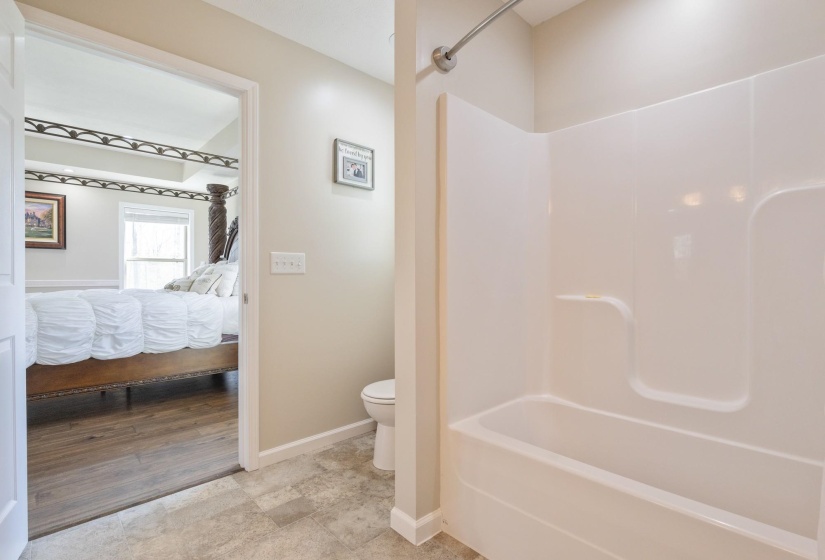 140 EAGLE CREST LN, Parsons, Tennessee 38363, 3 Bedroom Bedrooms, 11 Room Rooms,2 BathroomBathrooms,Residential,For Sale,EAGLE CREST,0,10218328