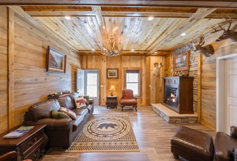 140 EAGLE CREST LN, Parsons, Tennessee 38363, 3 Bedroom Bedrooms, 11 Room Rooms,2 BathroomBathrooms,Residential,For Sale,EAGLE CREST,0,10218328